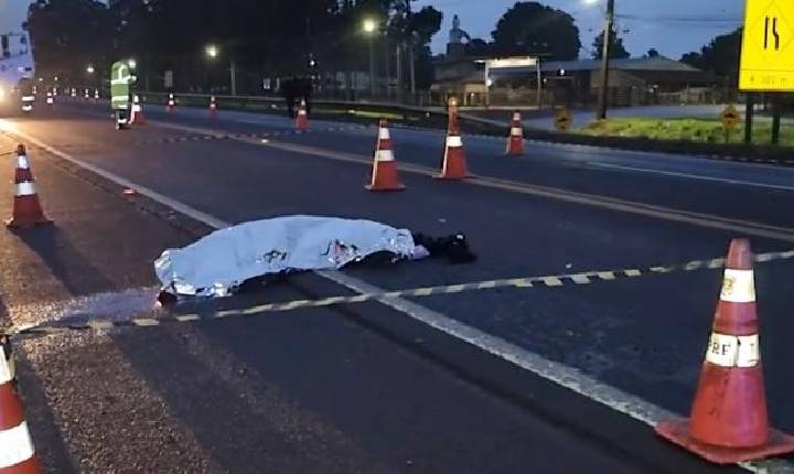 Após escapar de acidente, motorista tenta atravessar BR-277 e morre atropelado