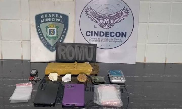 Casal é detido com carro roubado, drogas e balança de precisão