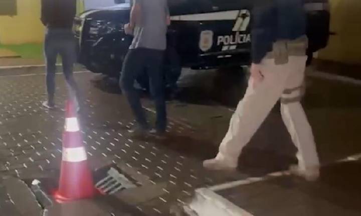 Casal é detido transportando maconha em ônibus na BR-277