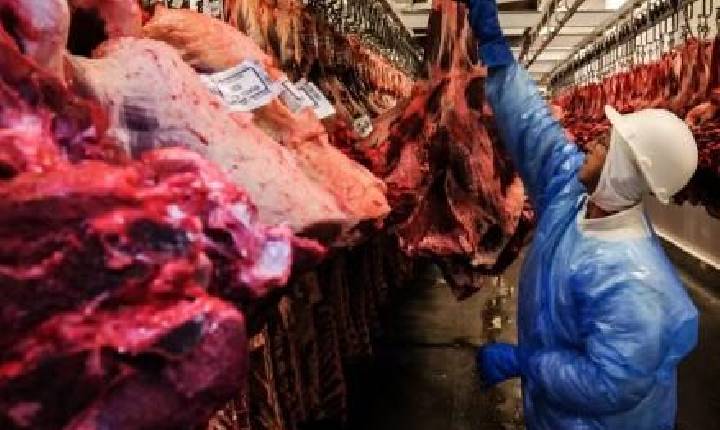 China suspende compras de carne bovina de três frigoríficos do Brasil por uso de hormônios sintéticos