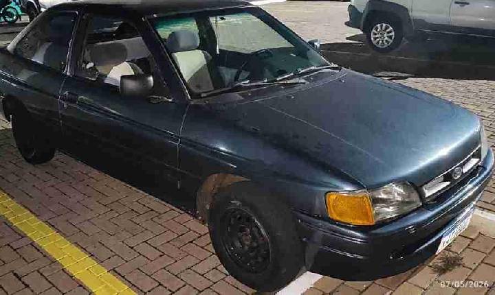 Dupla é presa após furtar Ford Escort