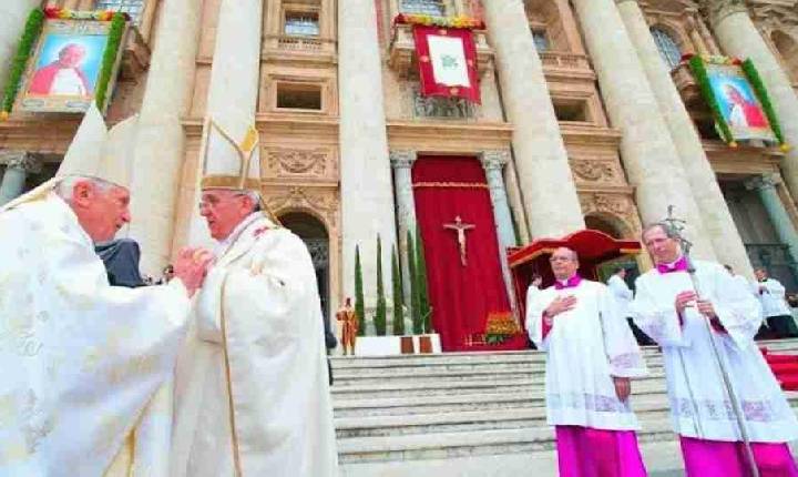 Há 12 anos, Papa Francisco e Bento XVI celebravam canonização de João Paulo II e João XXIII