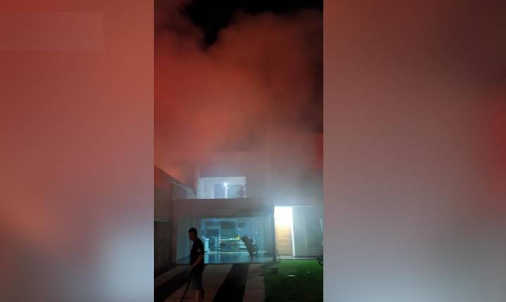 Incêndio destrói casa em Ouro Verde do Oeste