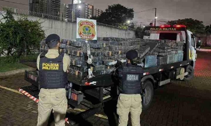 Mais de 5 toneladas de drogas e um fuzil são apreendidos no Paraná