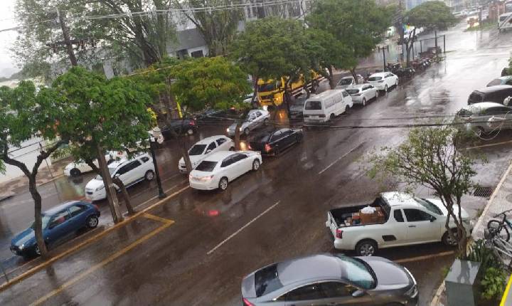 Paraná entra em alerta laranja para tempestades com risco de granizo e ventos de até 100 km/h