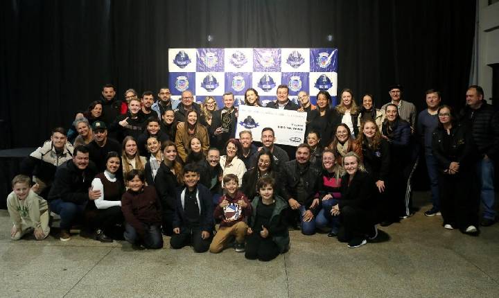 Primeira noite do Feslena premia campeões e define classificados para o Fermop