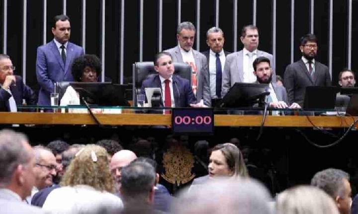 Saiba como cada deputado do PR votou na PEC do fim da escala 6x1