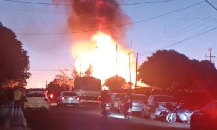 Solidariedade une comunidade após família de Entre Rios do Oeste ter casa consumida por incêndio
