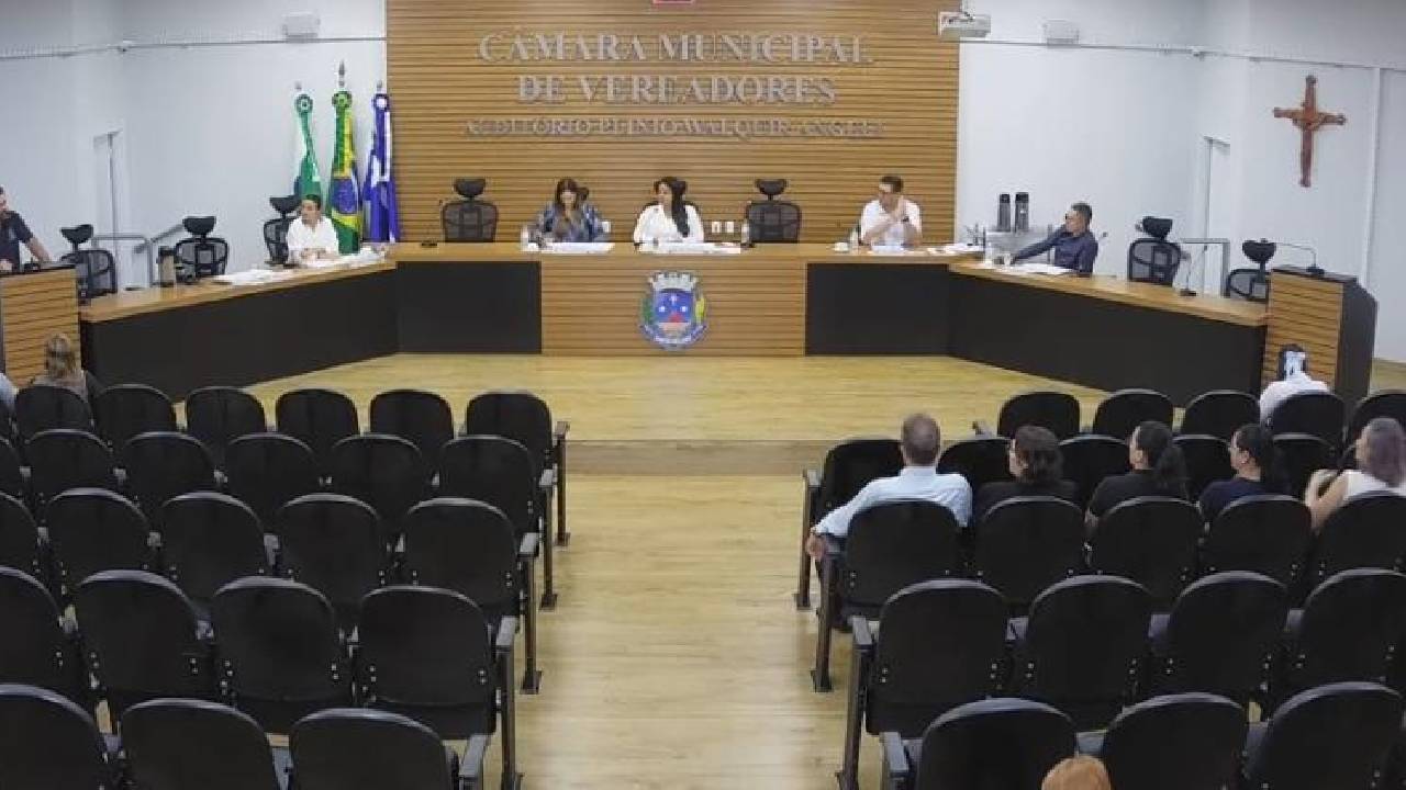 Vereador pede redução da taxa de iluminação pública e cobra limpeza em ciclovias de Santa Helena