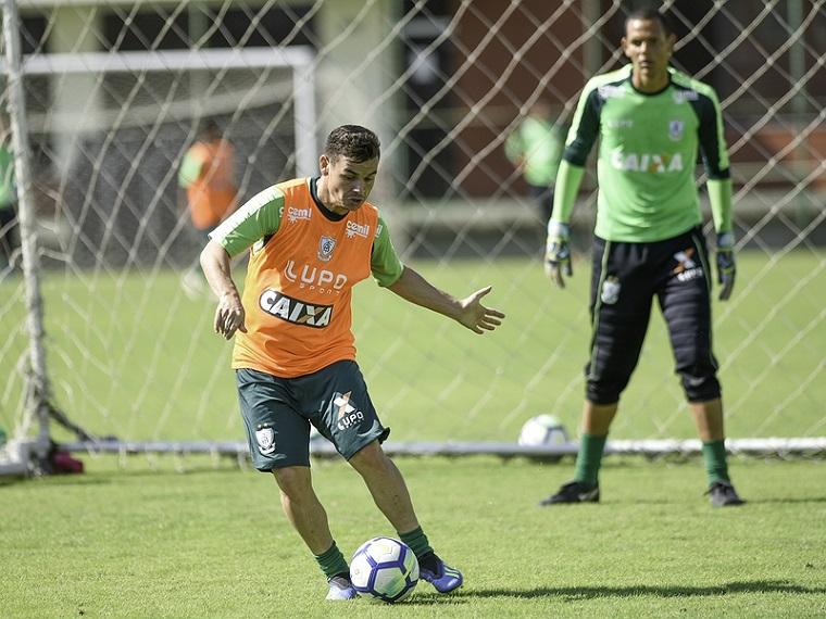 Como foco em bola área e trabalho tático, América treina no CT Lanna Drumond