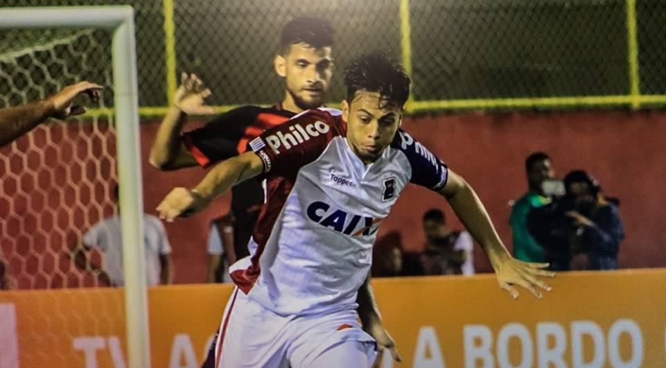 Paraná perde para o Vitória e continua na zona de rebaixamento do Brasileirão