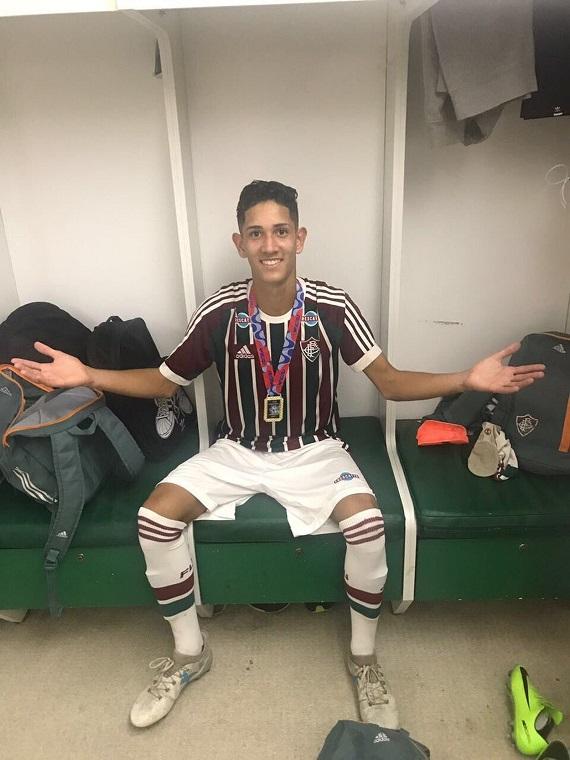 Revelação do Flu indica torcida pelo Fla em postagem e causa polêmica na internet