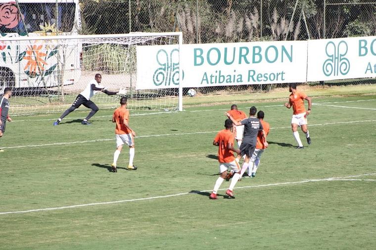 Sem empolgar, Inter testa todo grupo e tem vitória magra em jogo-treino contra Atibaia