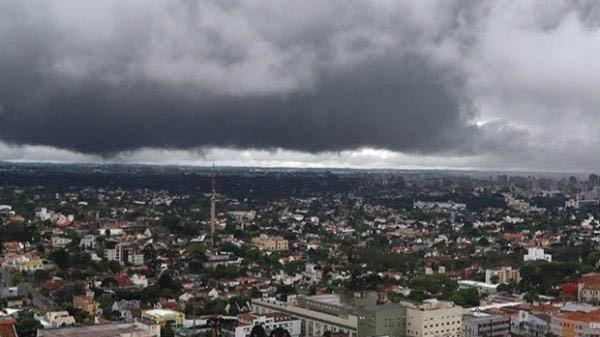 Previsão para esta quarta é de chuva em todo o Paraná e temporal no Norte