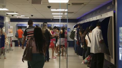 Trabalhadores nascidos em outubro podem sacar o PIS a partir de hoje