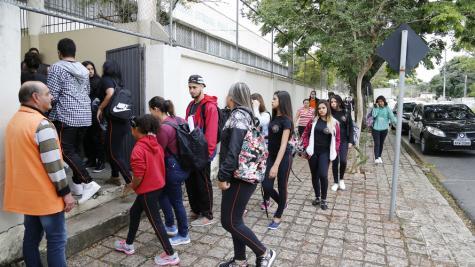 176 mil pessoas participam do segundo dia do Enem no Paraná