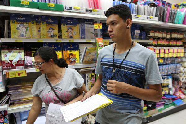 Comprar material escolar agora pode render uma economia de até 15%
