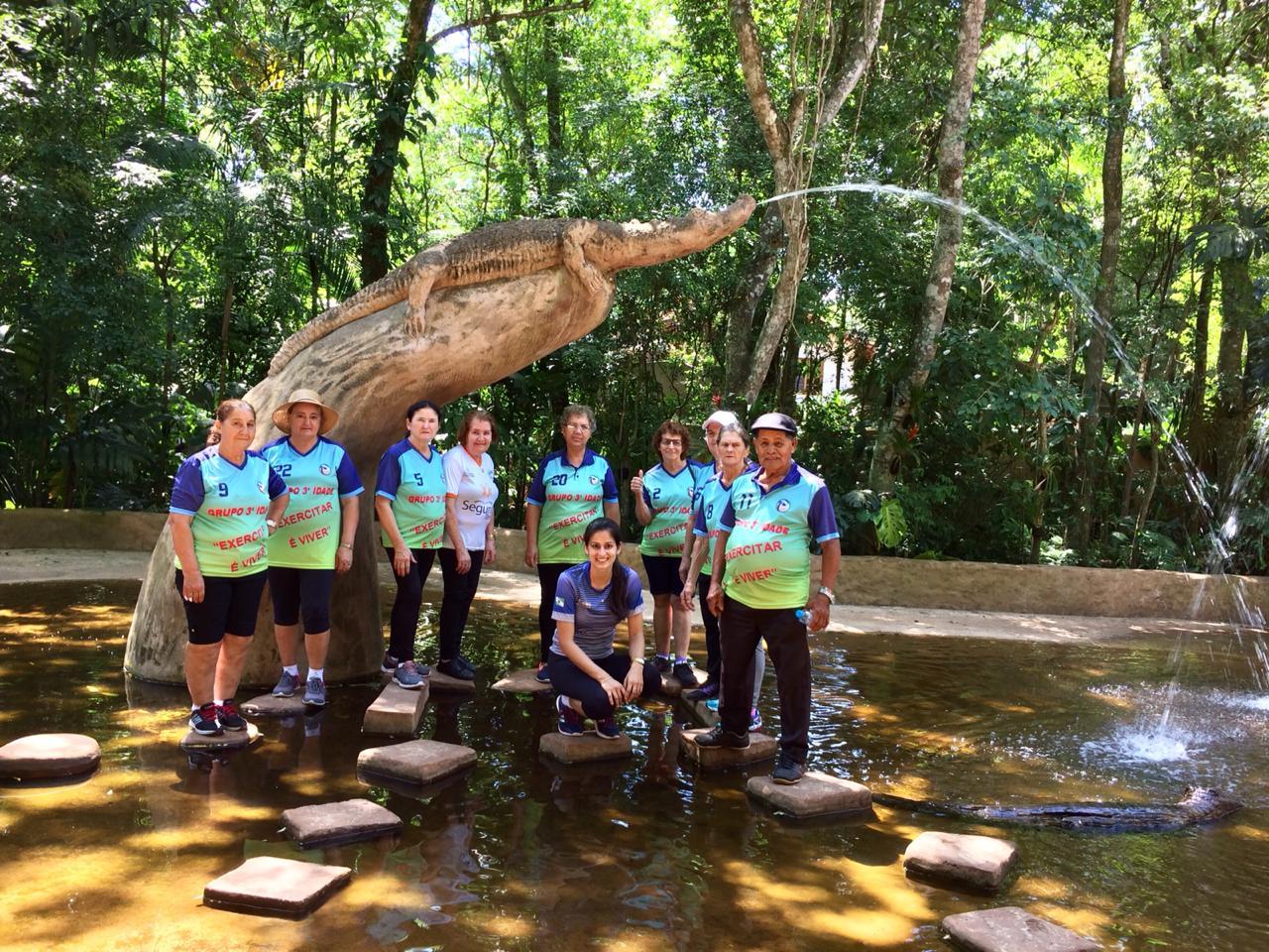 Grupo de Vôlei Gigante da Melhor Idade de Moreninha participa de passeio em Foz do Iguaçu