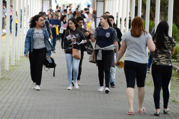No Paraná, 25,6% dos candidatos faltaram às provas do primeiro dia do Enem