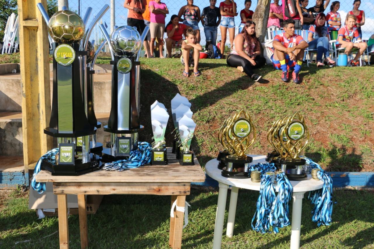 Pedrotti Soldas é campeão do Municipal de Suíço 2018. Moreninha fatura o título no feminino