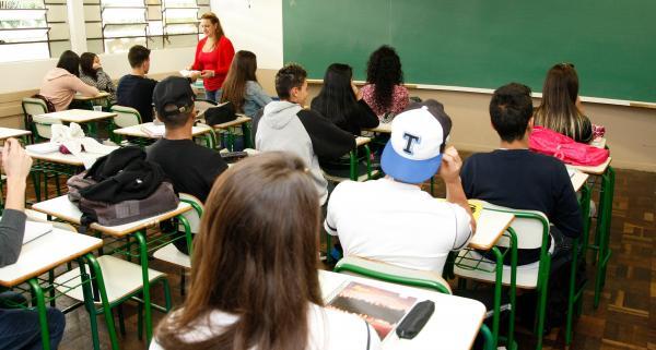 Prazo para rematrícula na rede pública estadual do Paraná termina nesta sexta-feira