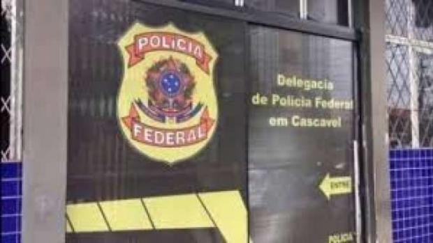 PRF apreende carro carregado com cigarro na BR 467 em Cascavel