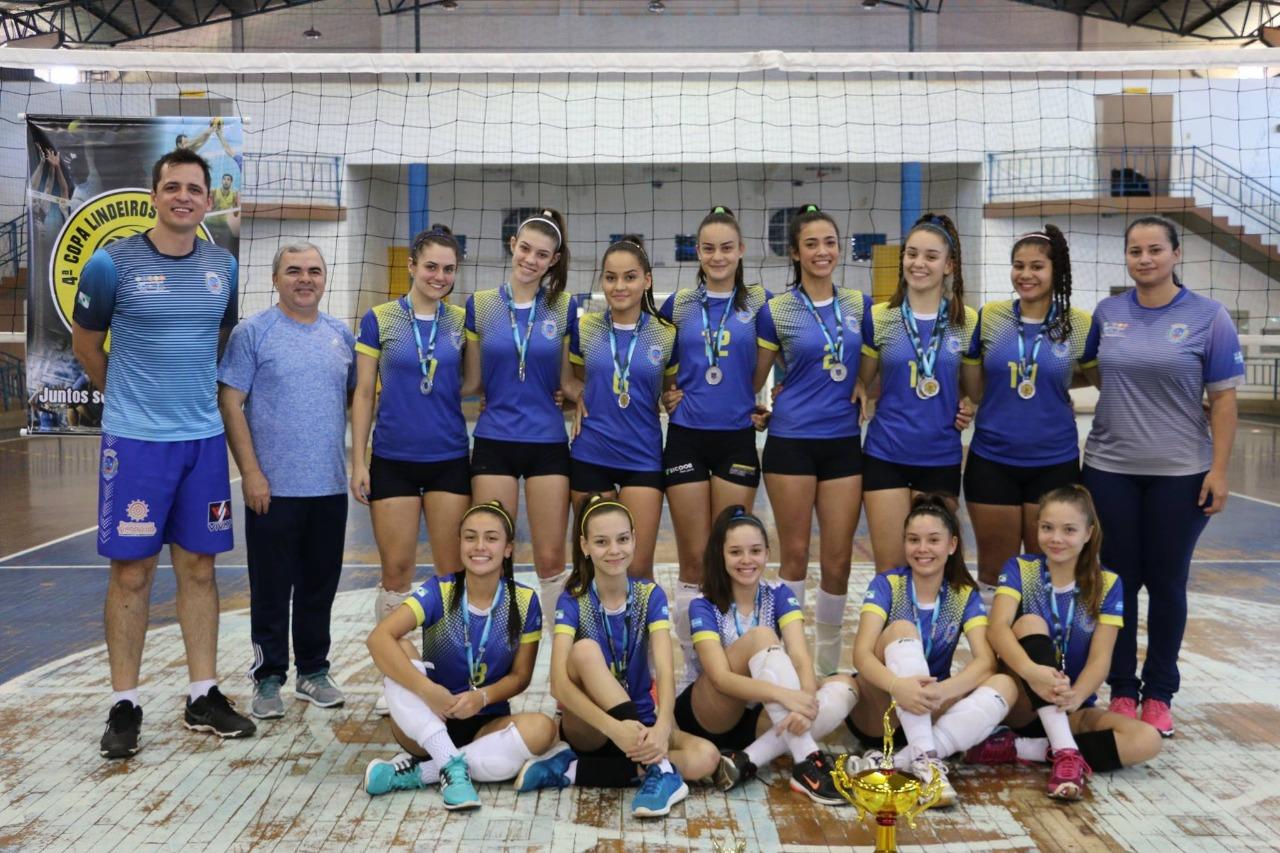 Santa Helena embarca rumo a Cascavel para participar da 5ª Copa Lindeiros de Voleibol