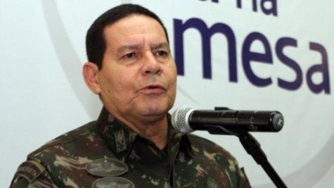 Viagem a Cascavel: Mourão não registrou uso de avião na prestação de contas ao TSE
