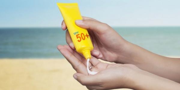 Proteção solar: conheça 7 áreas do corpo que você esquece de passar filtro e isso pode ser perigoso