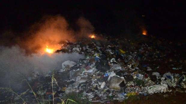 Incêndio em barracão de reciclagem em Toledo dura seis horas