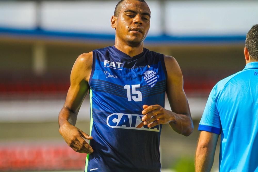 Em nota oficial, CSA confirma dispensa de Régis após confusão em motel