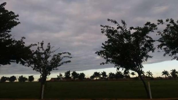 Previsão de domingo com sol durante o dia e pancadas de chuva a noite