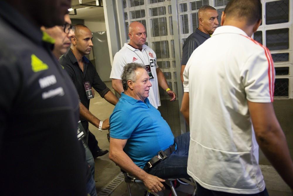 Abel passa orientações no quarto, projeta volta ao Flamengo na segunda e se escala diante do Peñarol