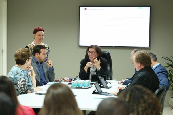 Comissão da Câmara aprova proibição de consumo de bebidas alcoólicas nas ruas de Curitiba
