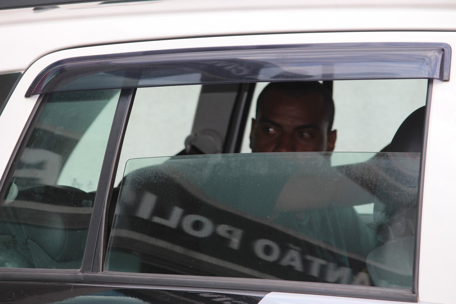 Lateral Régis é preso por embriaguez ao volante, posse de drogas e resistência à prisão
