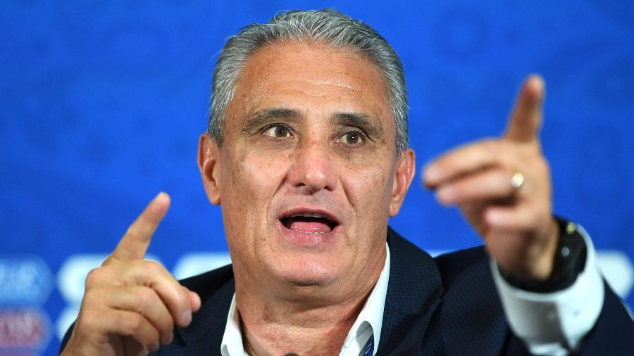 Tite evita choque pós-Copa e tem renovação mais lenta do que Dunga e Mano