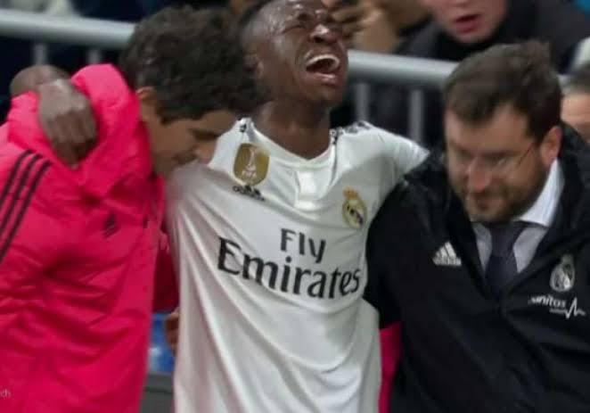 Vinicius Junior rompe ligamentos do tornozelo e deve ser cortado da Seleção