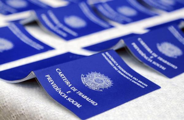 A cada dia, 3.230 pessoas são demitidas e 3.190 são contratadas no Paraná