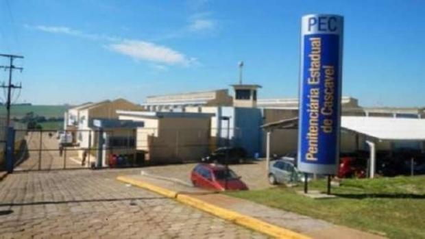 Agentes penitenciários cruzam os braços e pedem pagamento da data-base