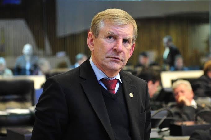 “Estarei à disposição dos municípios”, diz Elio Rusch após assumir 8º mandato