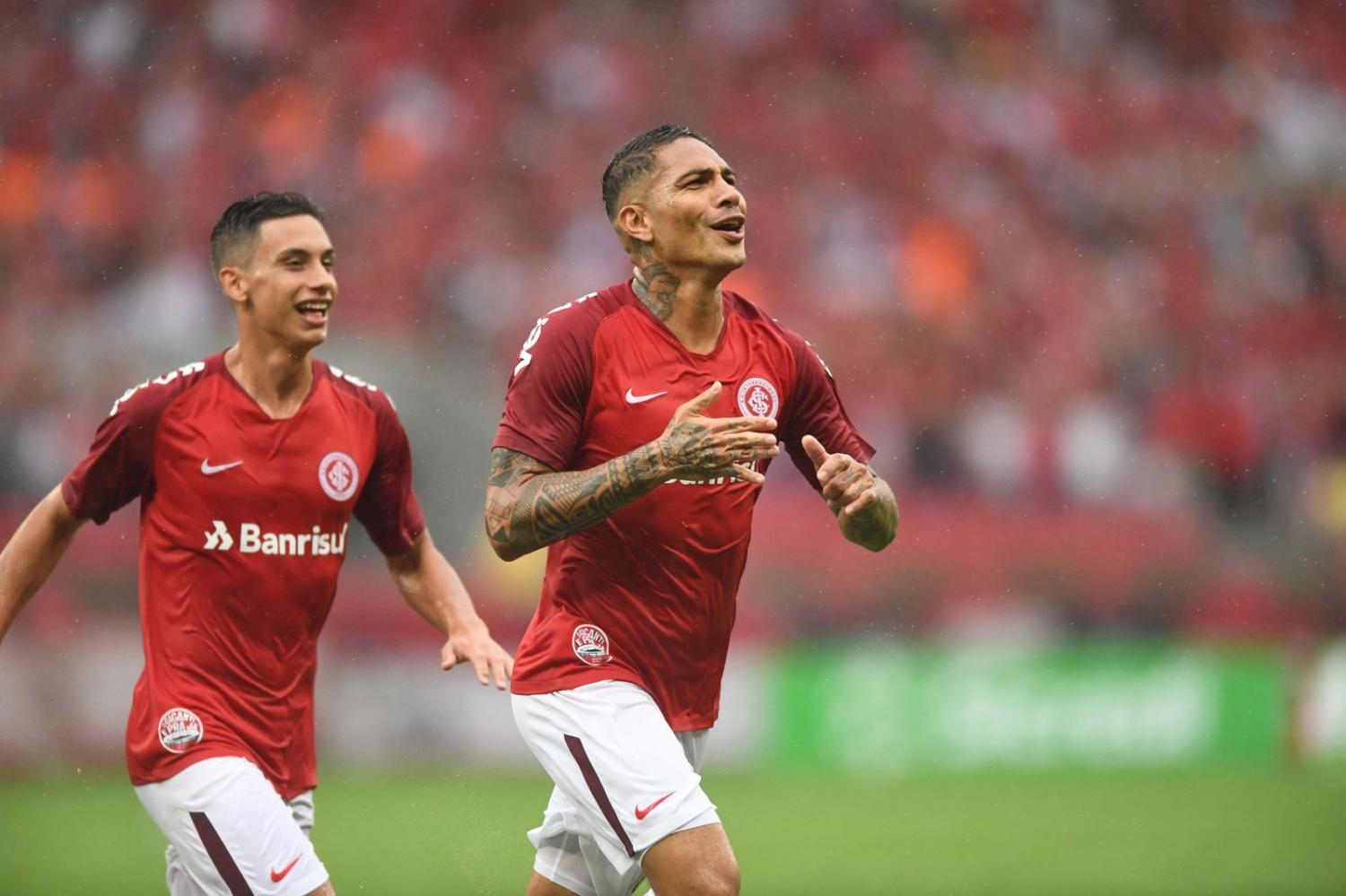 Guerrero mata saudade com gol na estreia pelo Inter e desabafa: “Minha vida é o futebol”