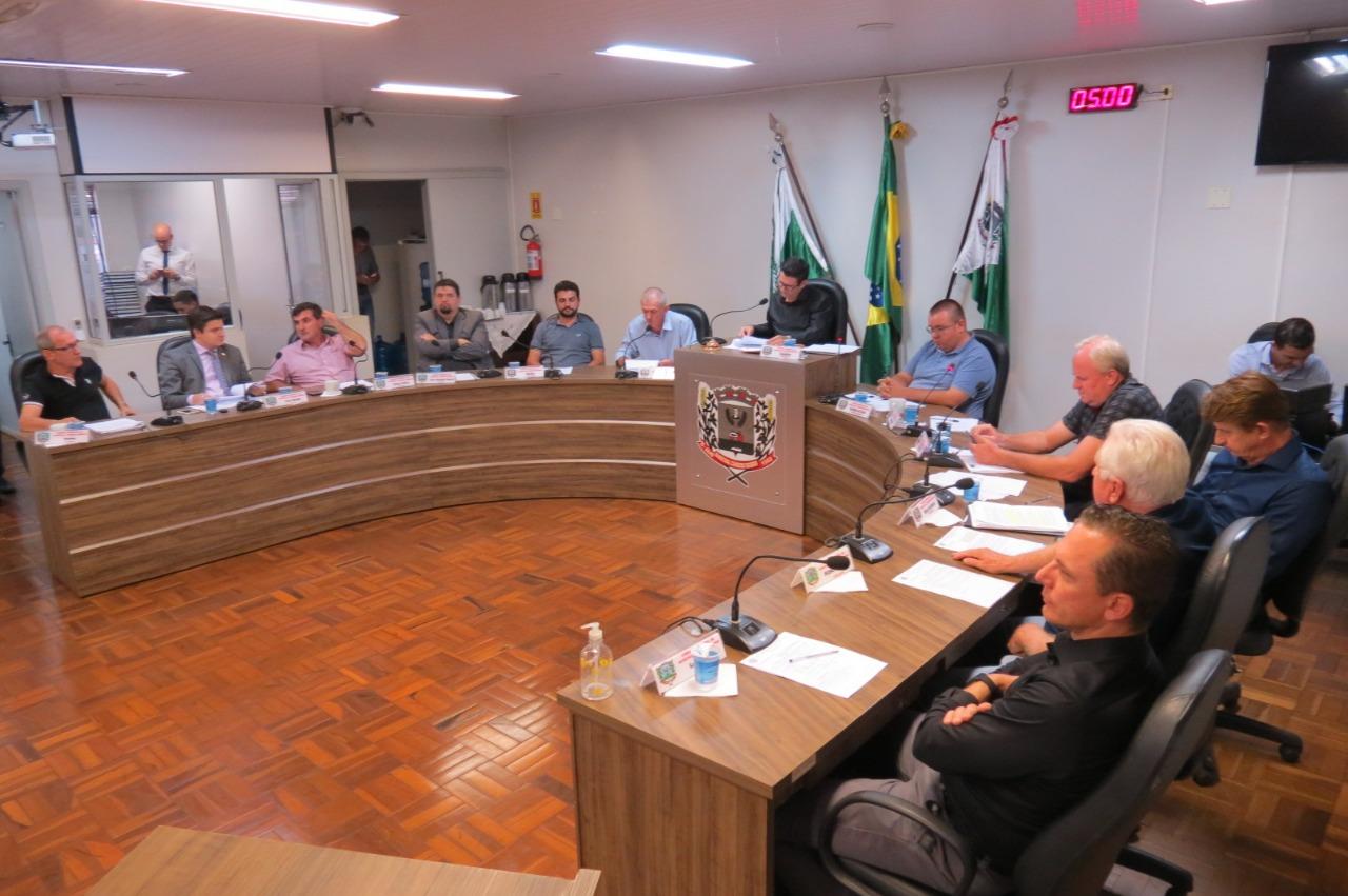 Por 8 votos a 5, denúncia contra presidente da Câmara rondonense é rejeitada