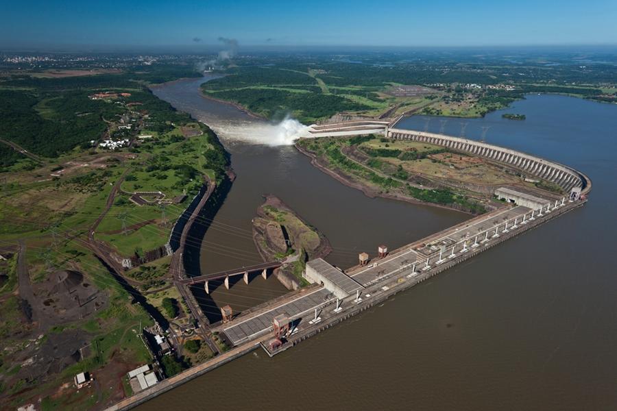 Bolsonaro nomeia três novos conselheiros para a Usina de Itaipu