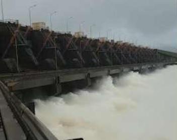 Vídeo que mostra água transbordando da barragem de Itaipu Binacional é falso