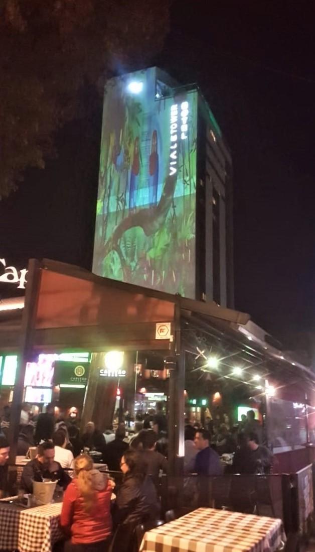 Imagens históricas de Foz serão exibidas em fachada de hotel no centro da cidade