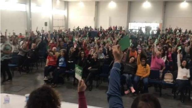 Professores e funcionários definem greve no Paraná para 25 de junho