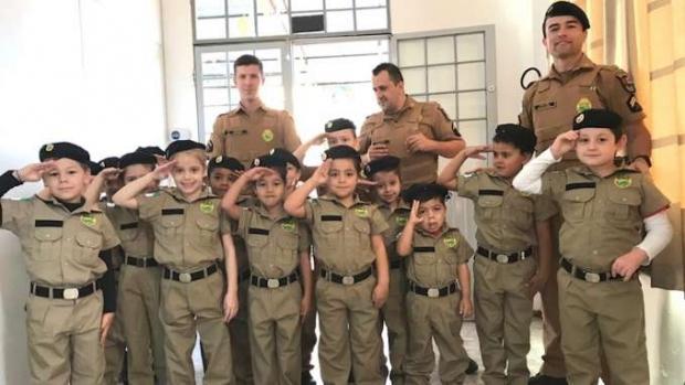 Projeto da Polícia Militar transforma ruas em salas de aula