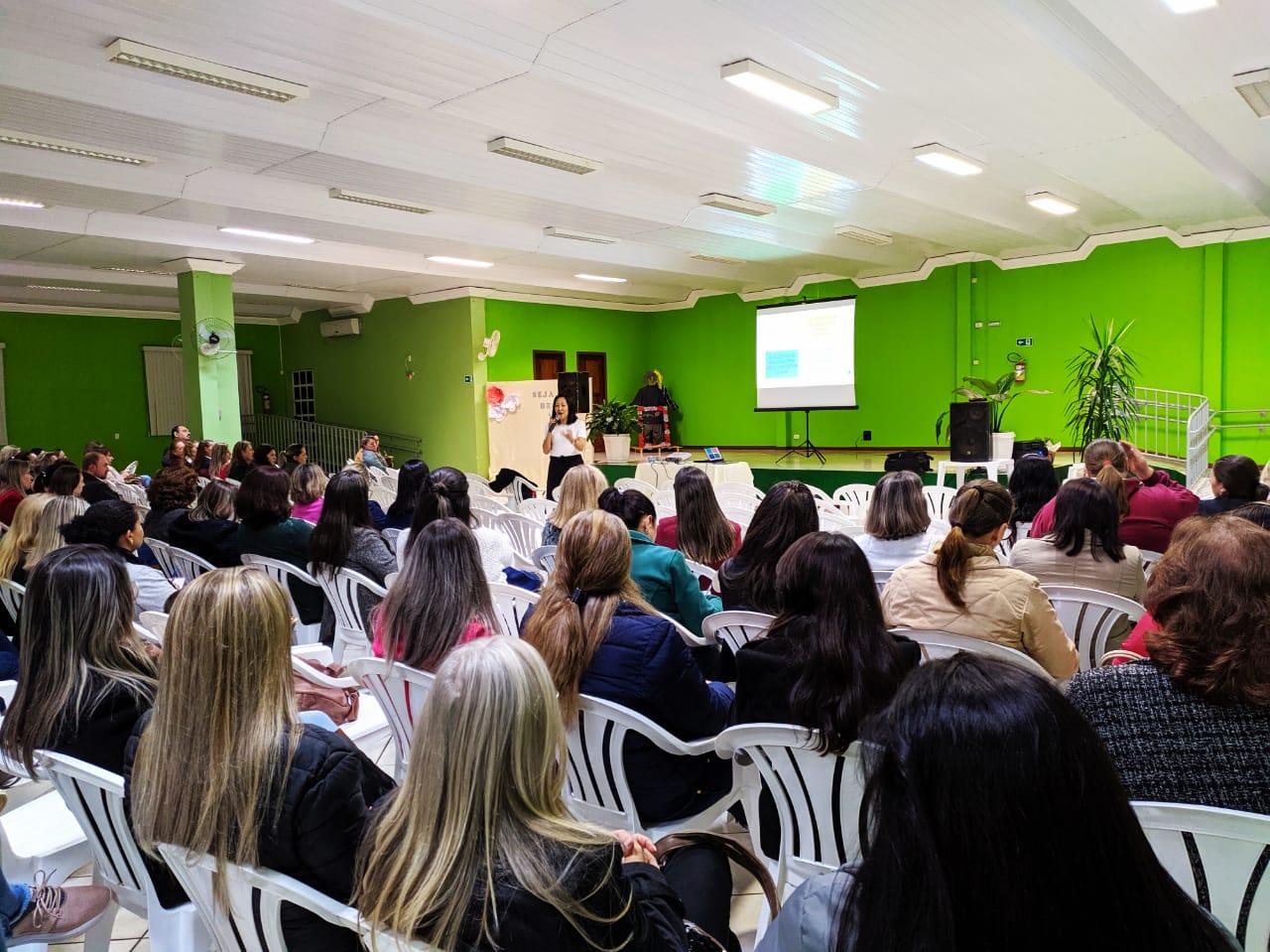 Professores da rede municipal e privada participam de formação sobre BNCC