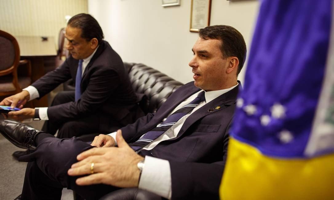 Toffoli atende a pedido da defesa de Flávio Bolsonaro e suspende investigações com dados do Coaf