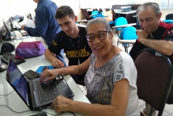 Unila oferta curso gratuito de inclusão digital para a terceira idade